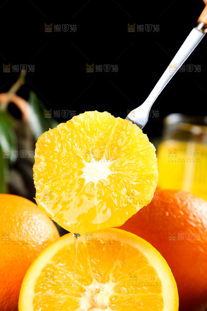 叉子上的奉节脐橙
