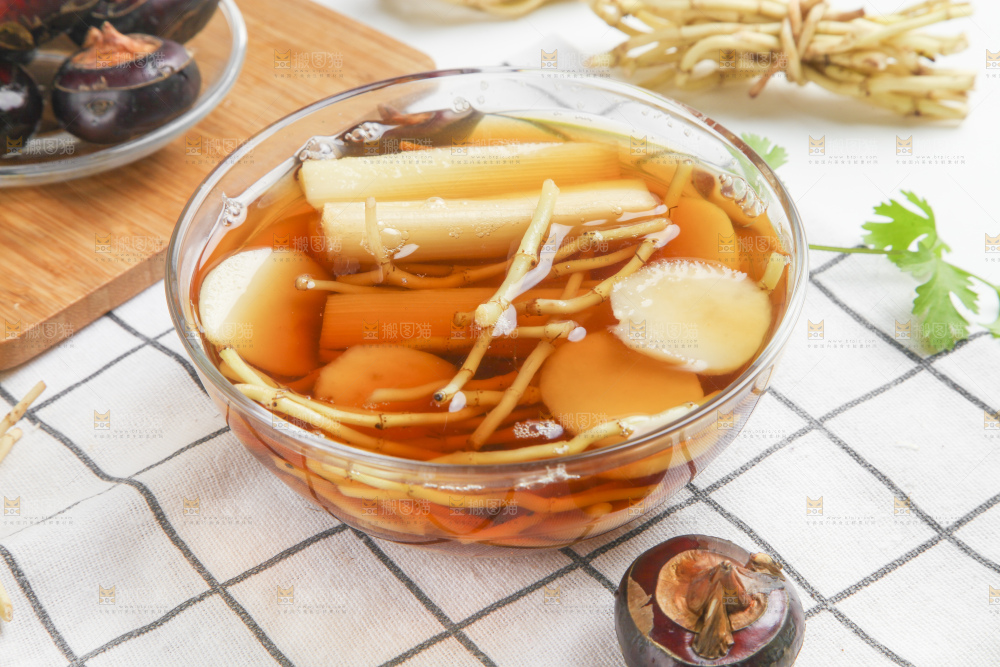 碗里装着腌生姜
