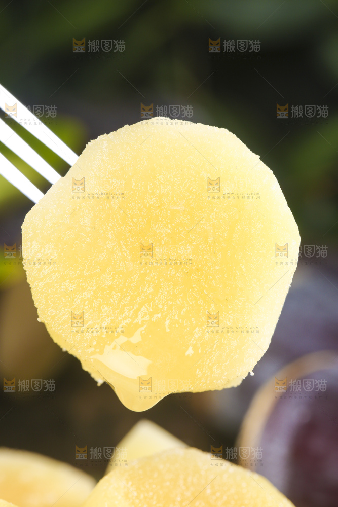 叉子上叉着甘蔗