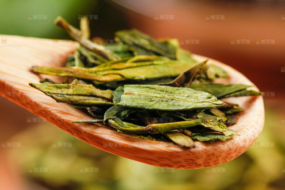 勺子上的茶叶