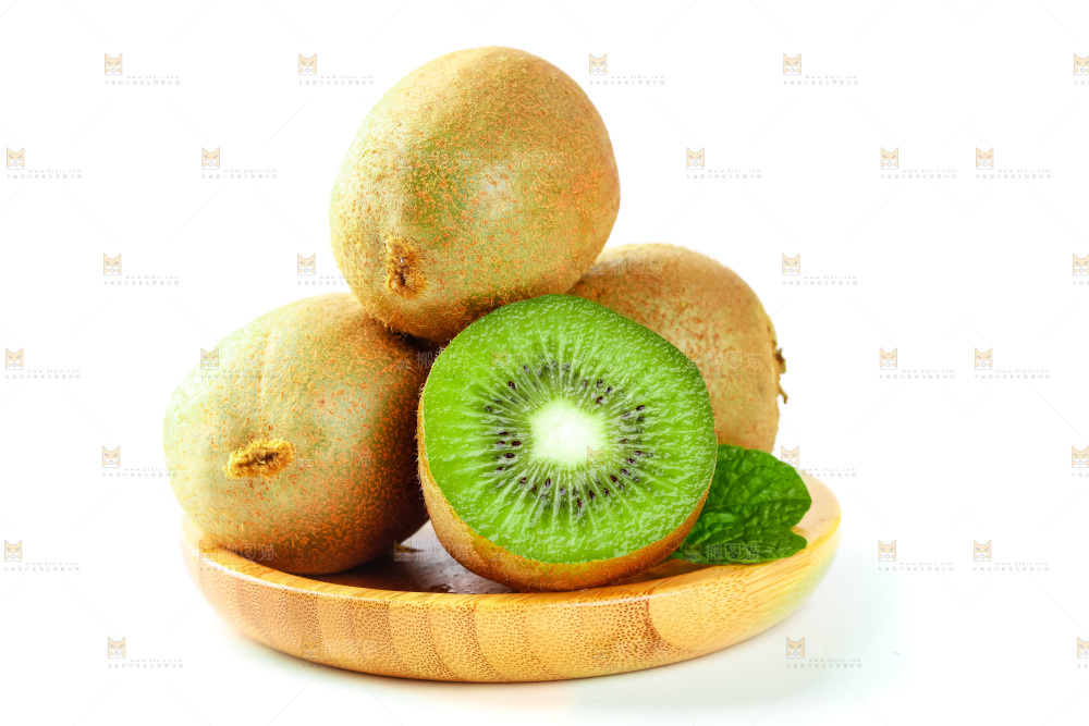 盘子里装翠香绿心猕猴桃