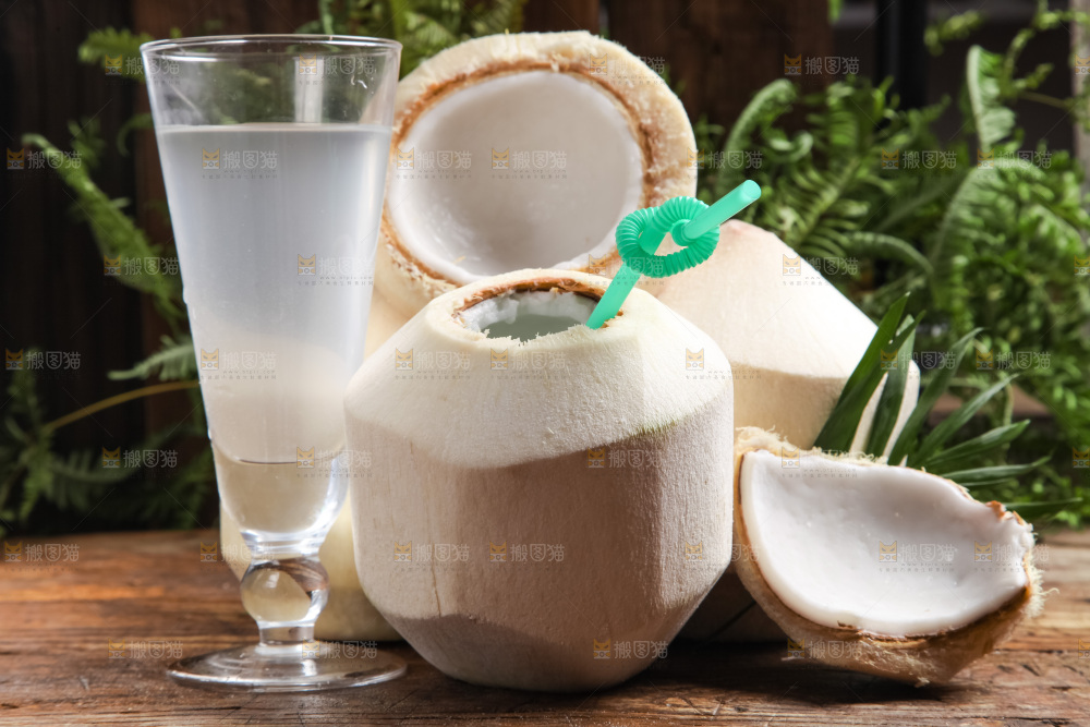 木底上放着泰国椰子
