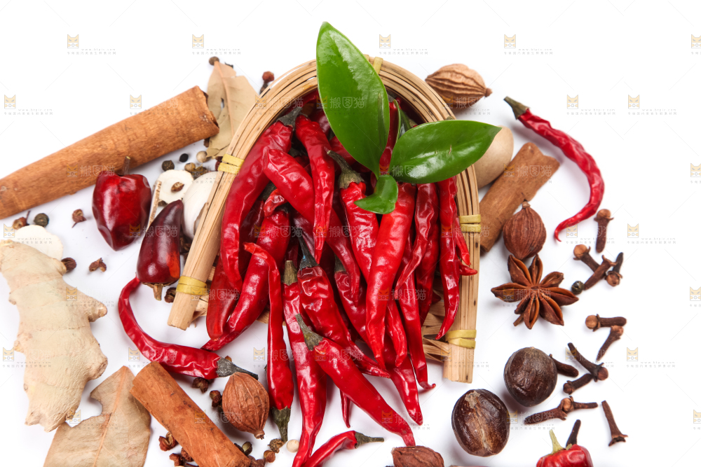 白底上放着香料组合