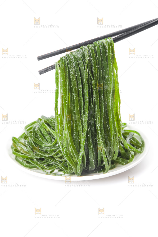 筷子上夹着海带