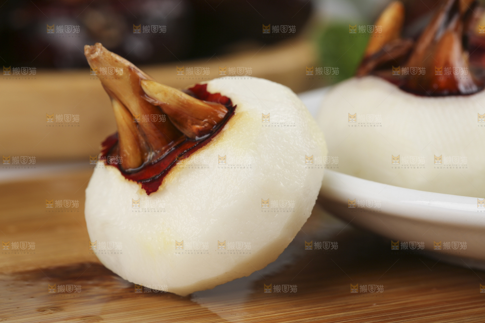 木板上放着广西马蹄