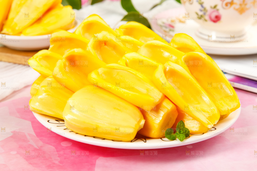 盘子里的泰国黄心菠萝蜜