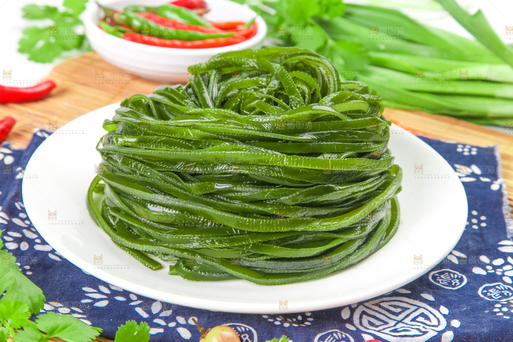盘子里装着荣成海带丝