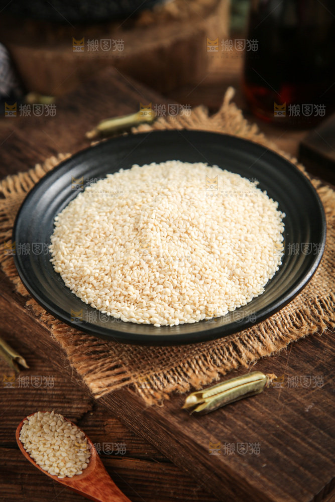 盘子里装着白芝麻