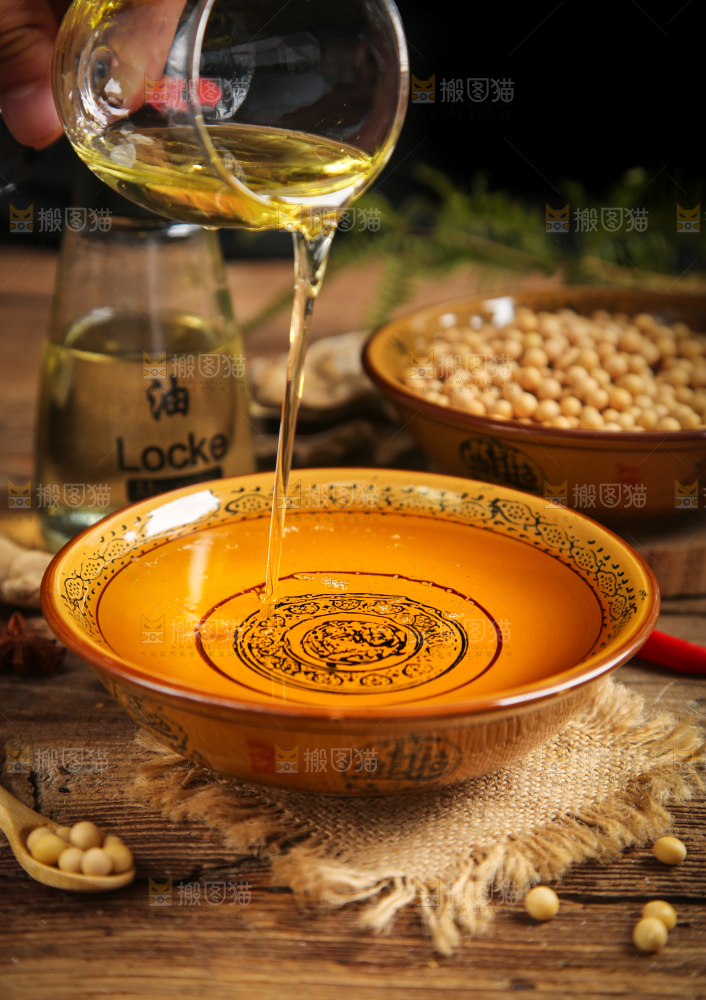 碗里装着食用油