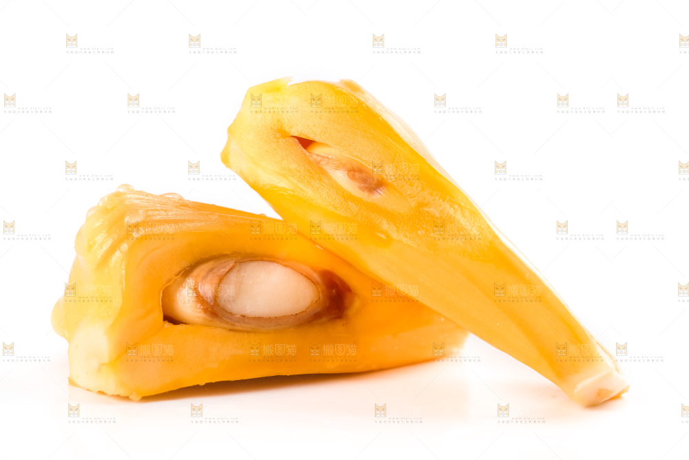 白底上摆放着红心菠萝蜜