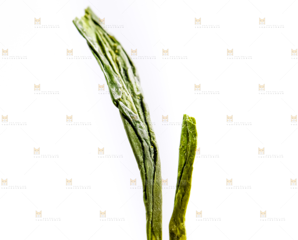 白底上的干茶叶