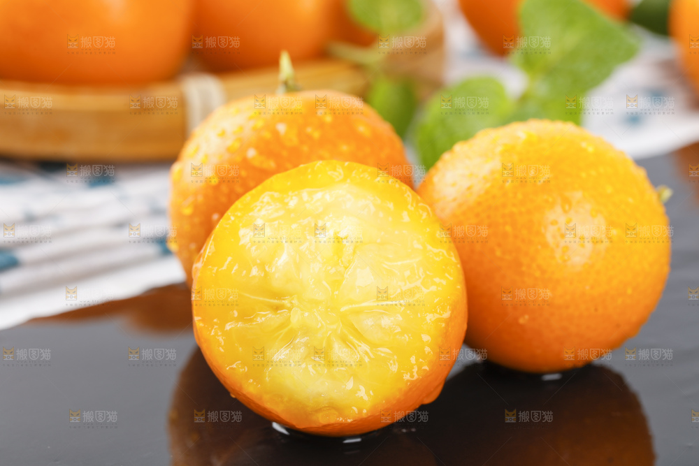黑石板上的广西金钱橘