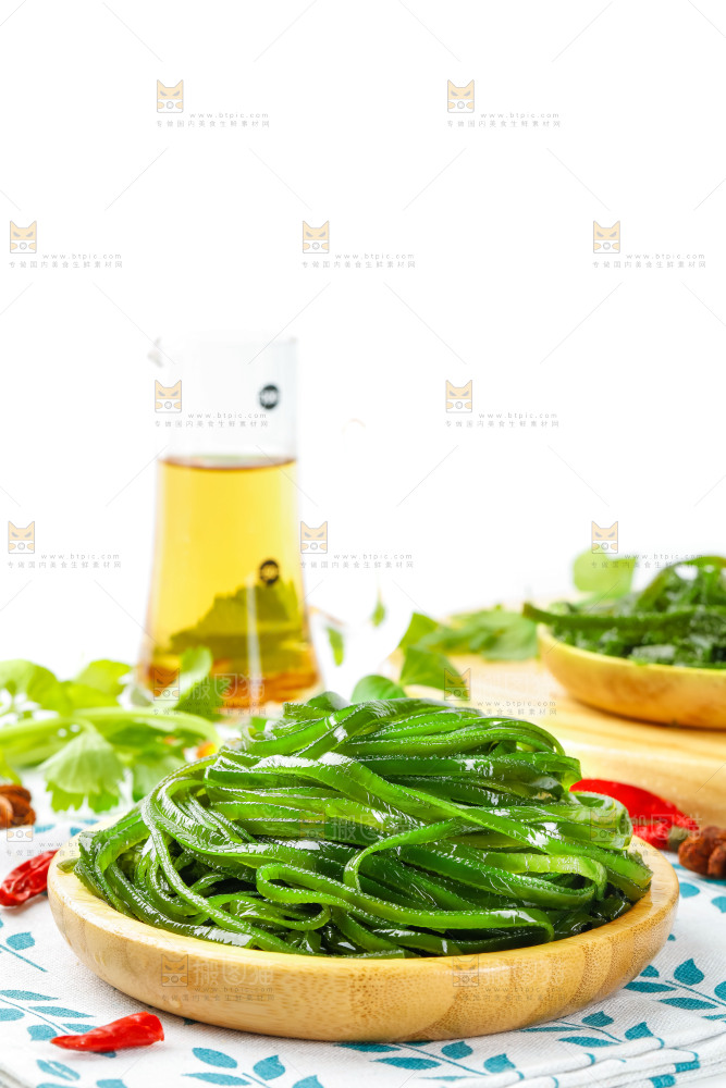 盘子里装着荣成海带丝