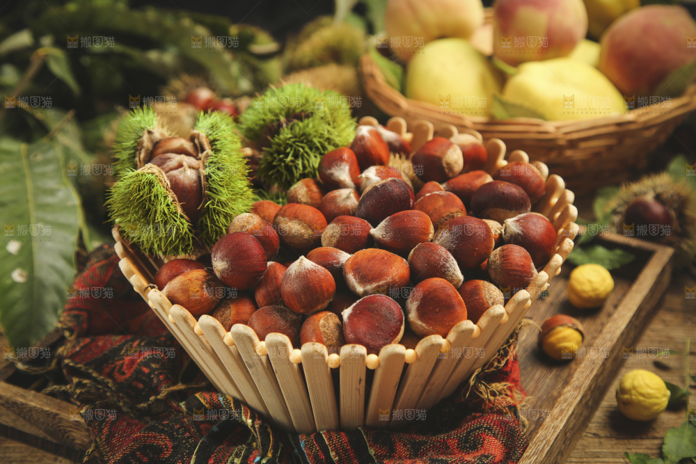 盘子里的生板栗