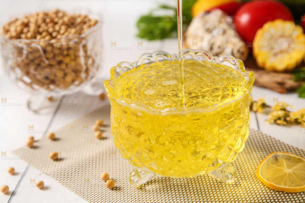 碗里装着食用油