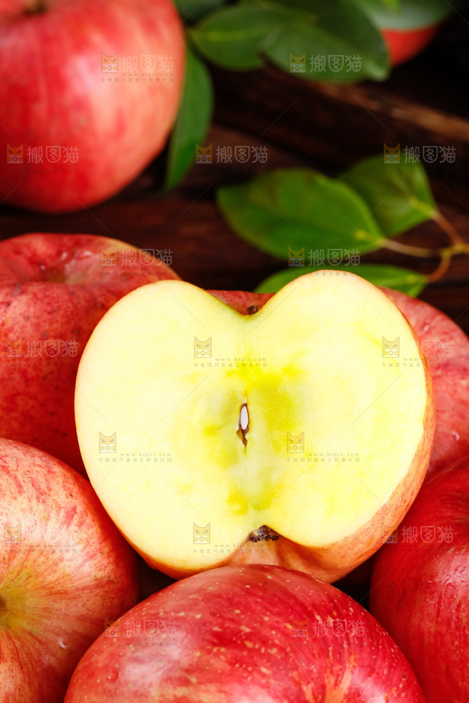 深底上放着阿克苏冰糖心苹果