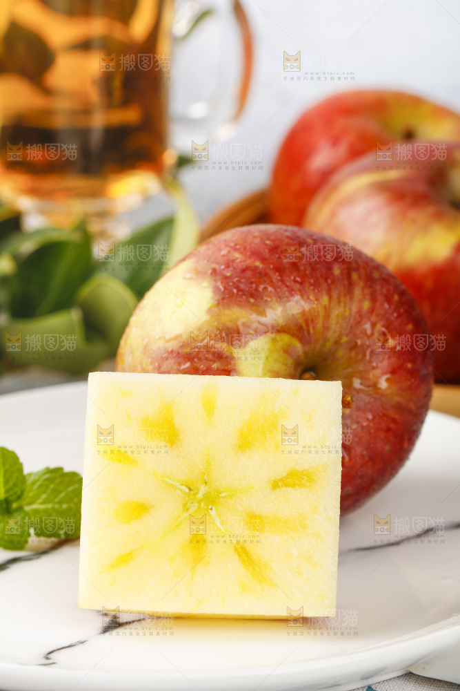 盘子里装着大凉山丑苹果