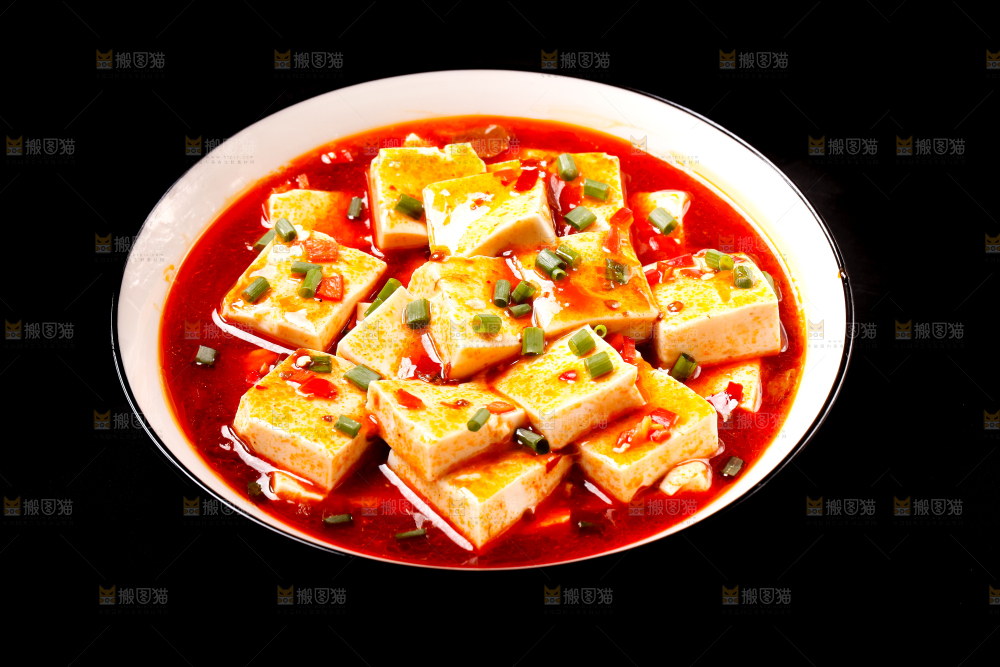 盘里装着麻婆豆腐