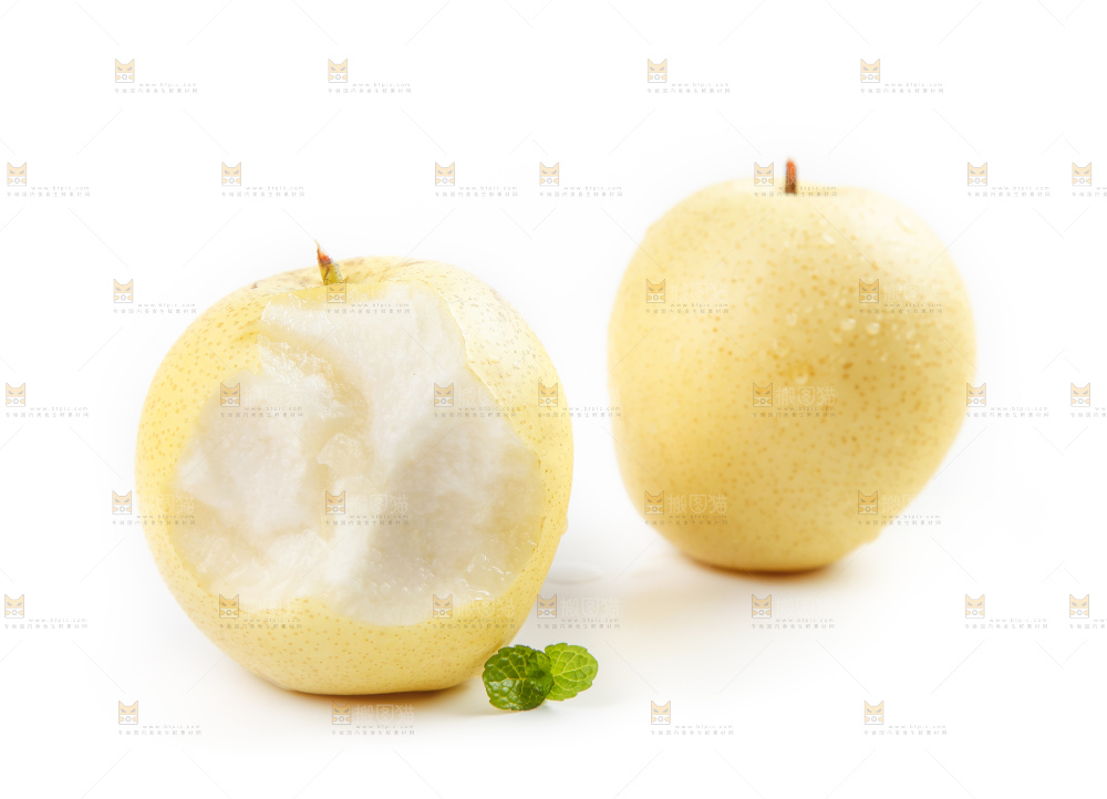 白底上摆放着河北皇冠梨