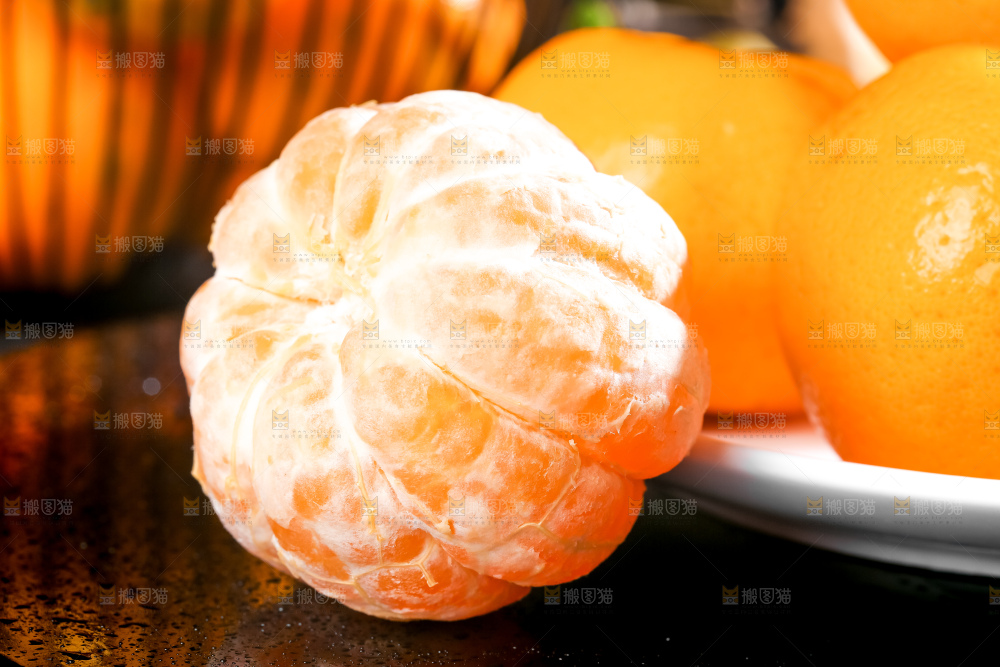 黑石板上放着永春芦柑
