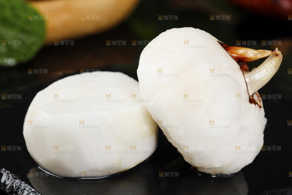 黑石板上放着广西马蹄