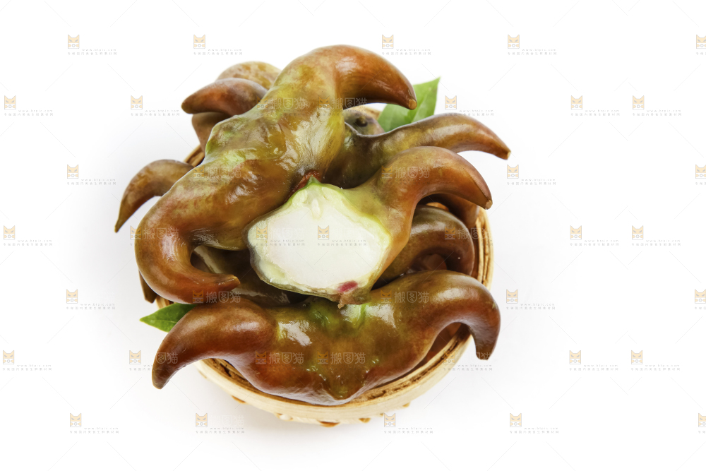 篮子里装着洪湖菱角
