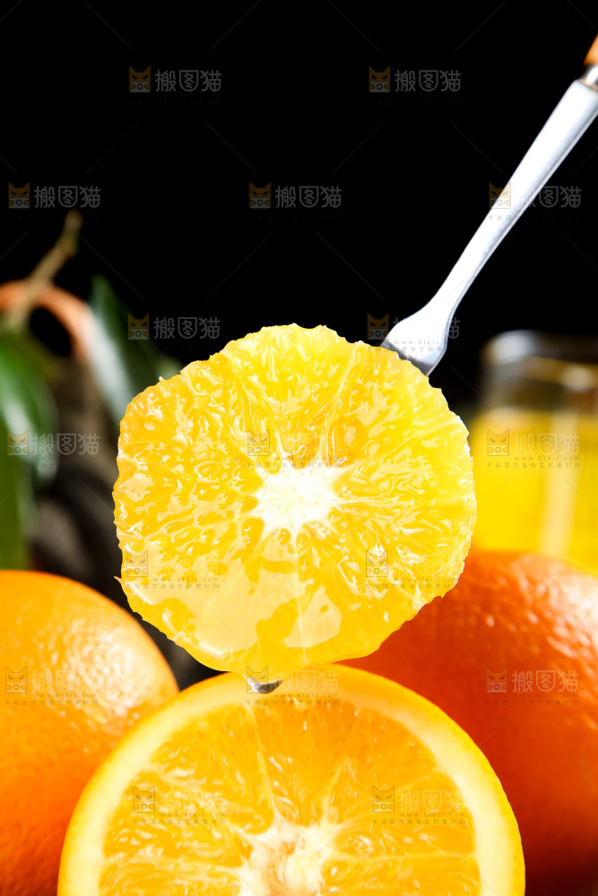 叉子上的奉节脐橙