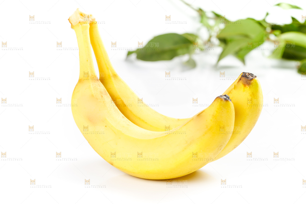 白底上摆放着高山甜香蕉