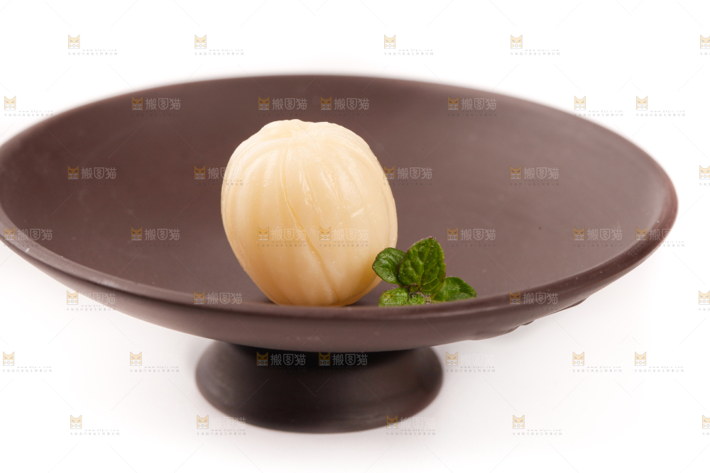 碟子里装着奶糖