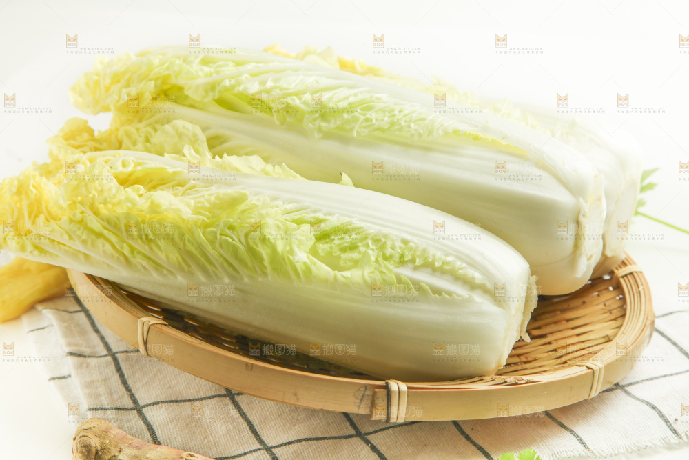 木板上的大白菜