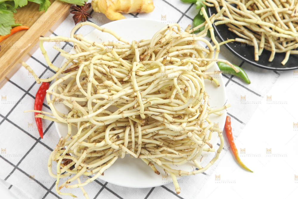 盘子里的折耳根