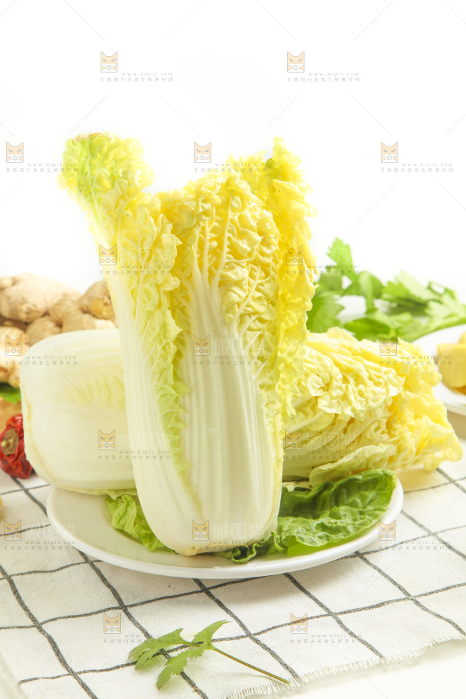 盘子里装着白菜