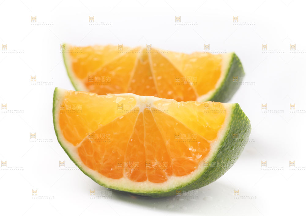 白底上摆放着青皮蜜橘