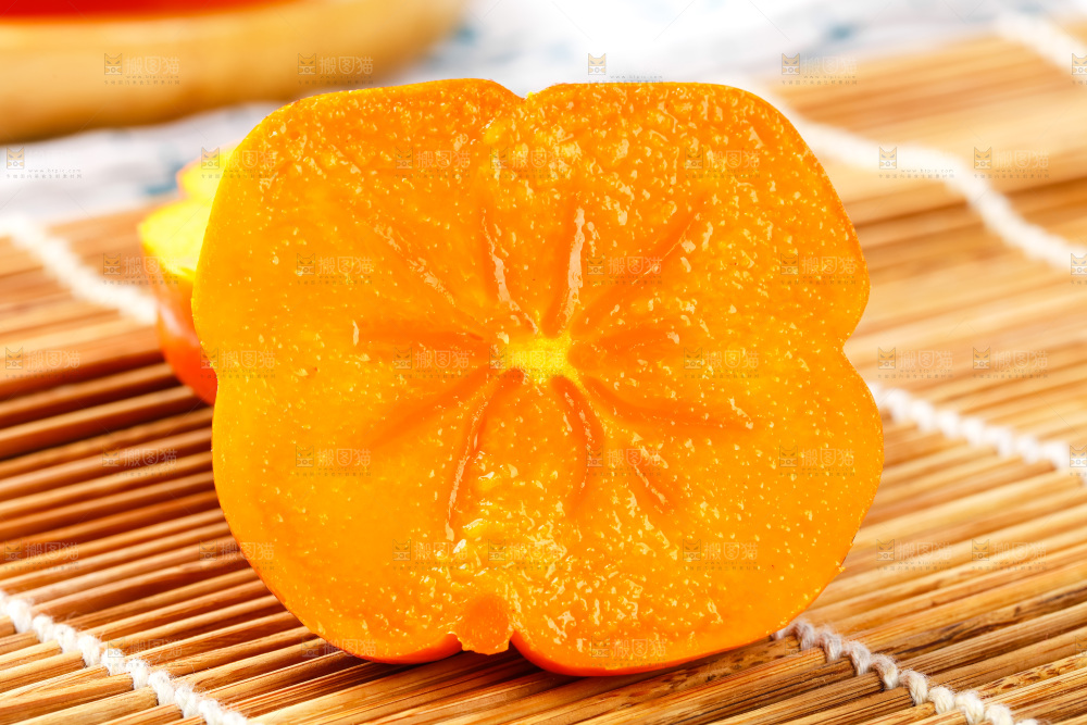 竹底上放着易县磨盘柿子