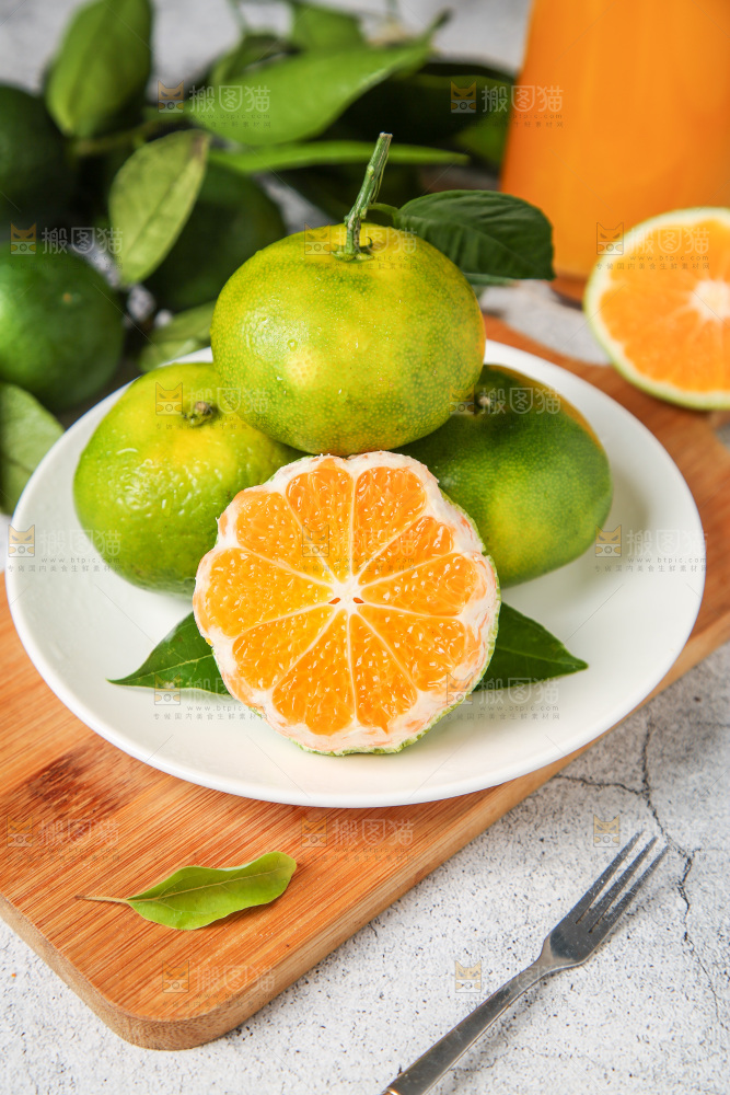 盘子里的新鲜蜜橘