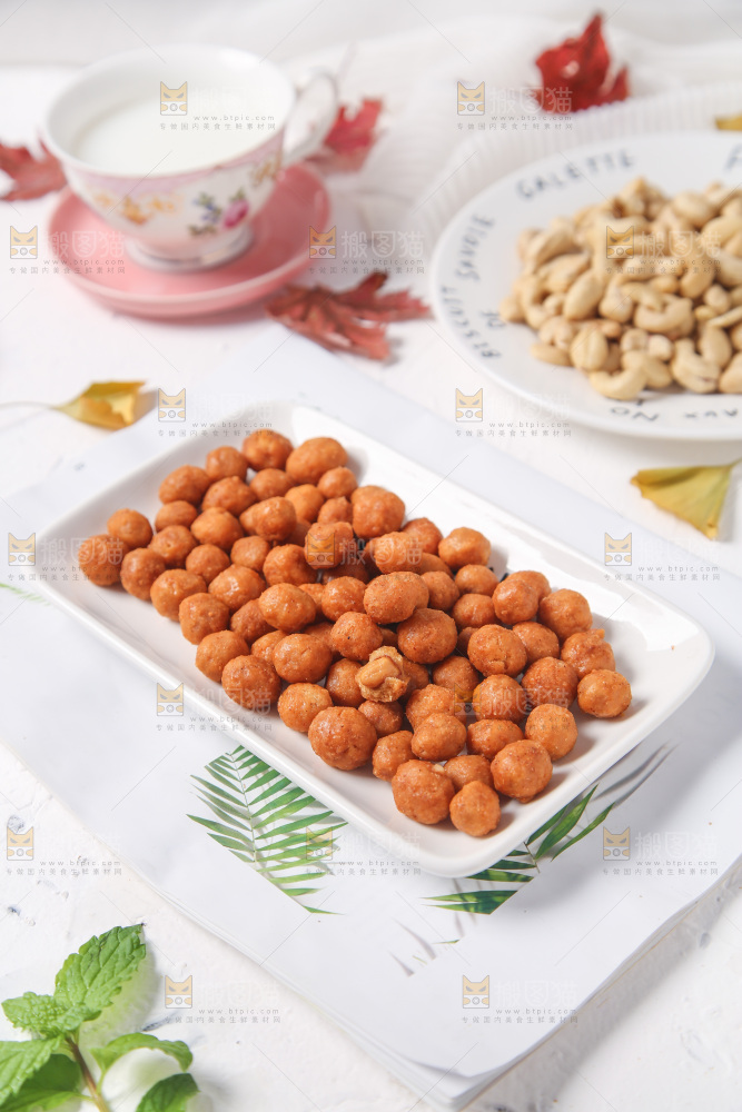 盘子里的多味花生