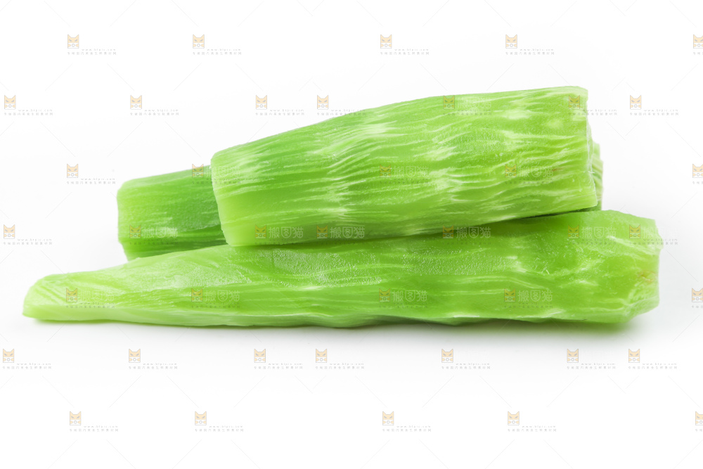 白底上摆放着莴苣
