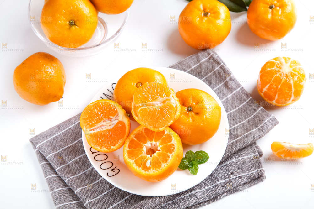 盘子里装着椪柑