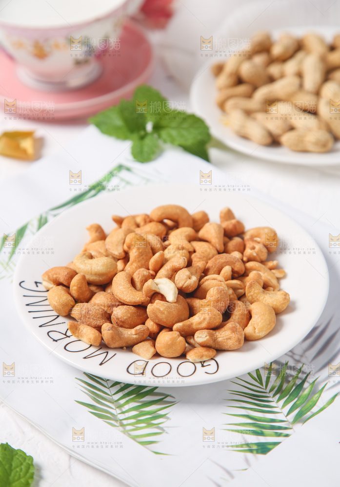 盘子里的腰果
