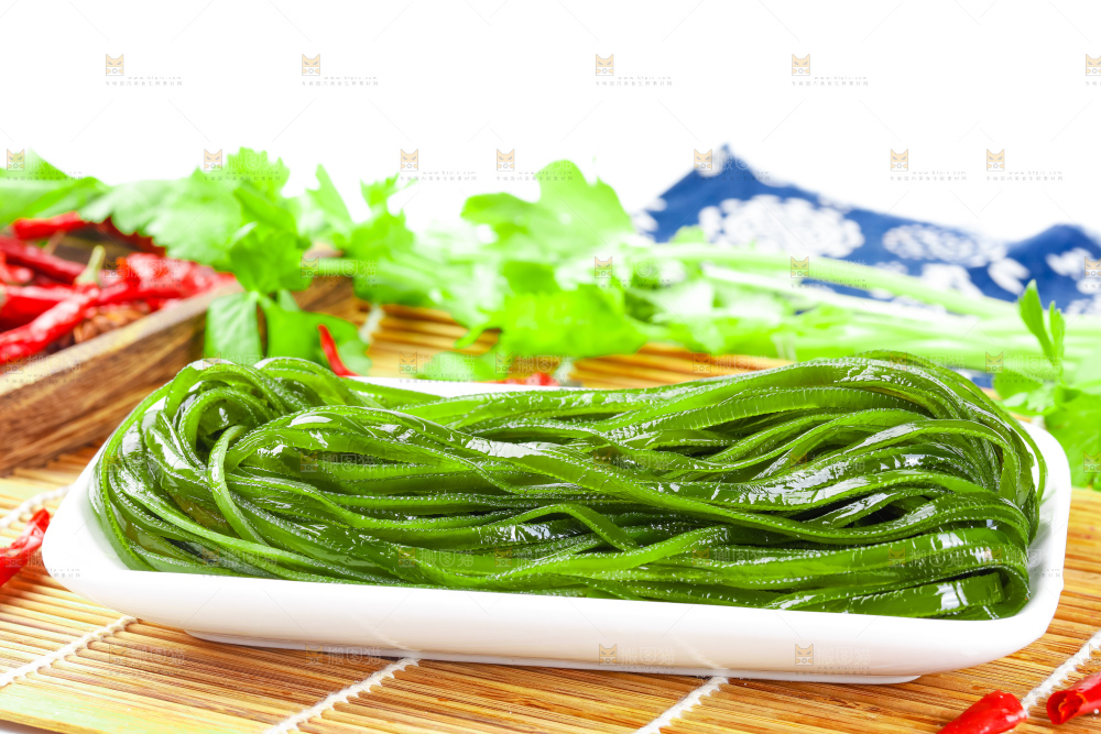 竹底上放着昆布丝