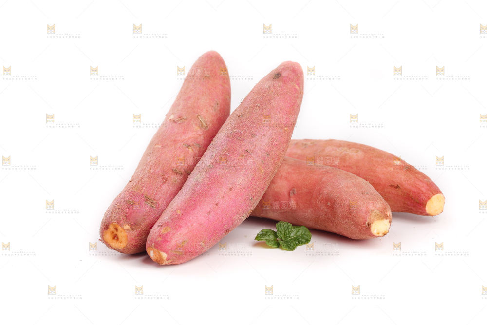 白底上放着一堆新鲜小蜜薯