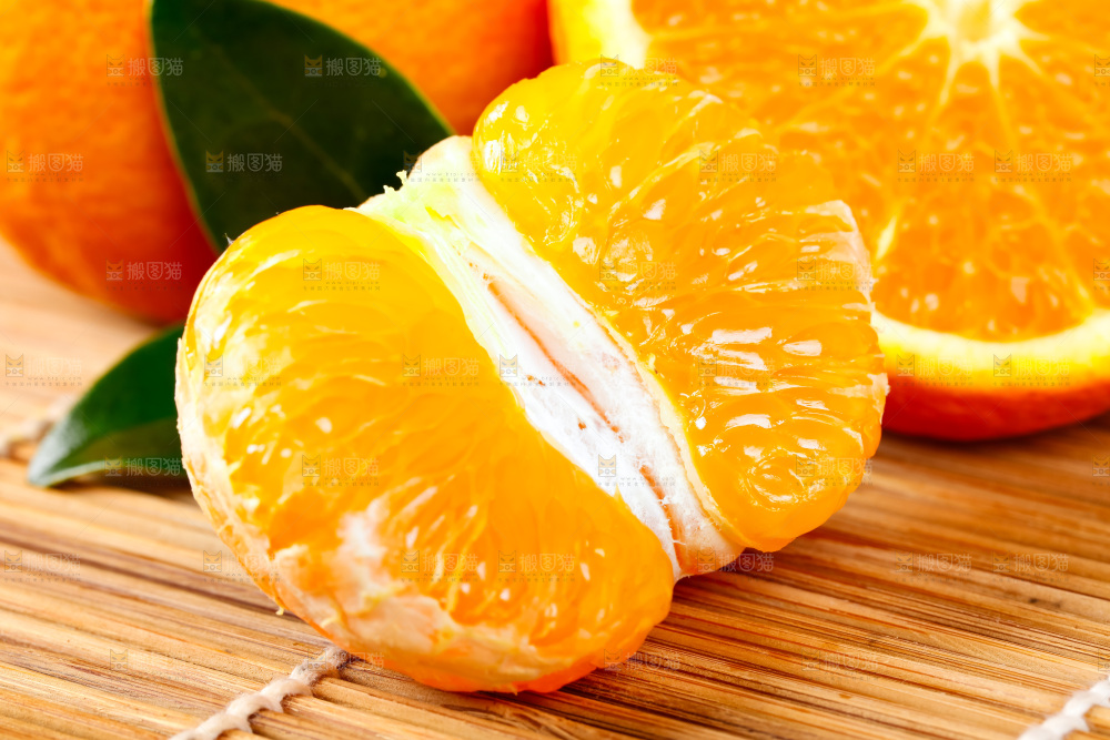 竹底上的春见耙耙柑