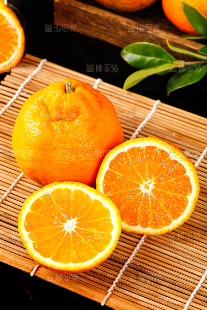 竹底上放着不知火丑橘