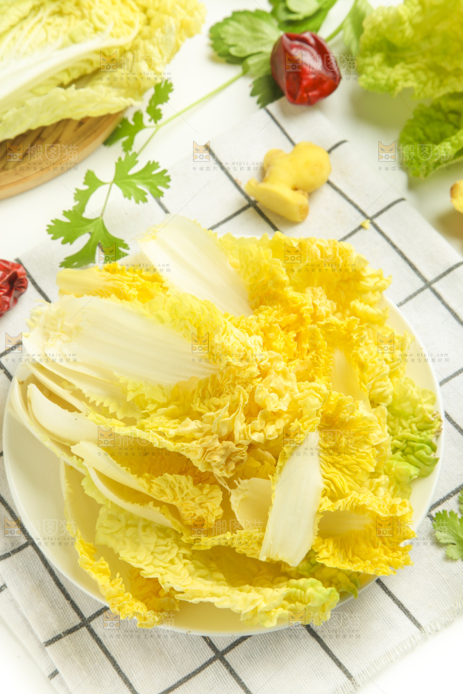 盘子里装着白菜