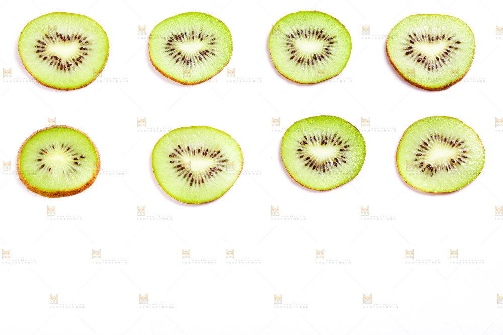 白底上摆放着猕猴桃片