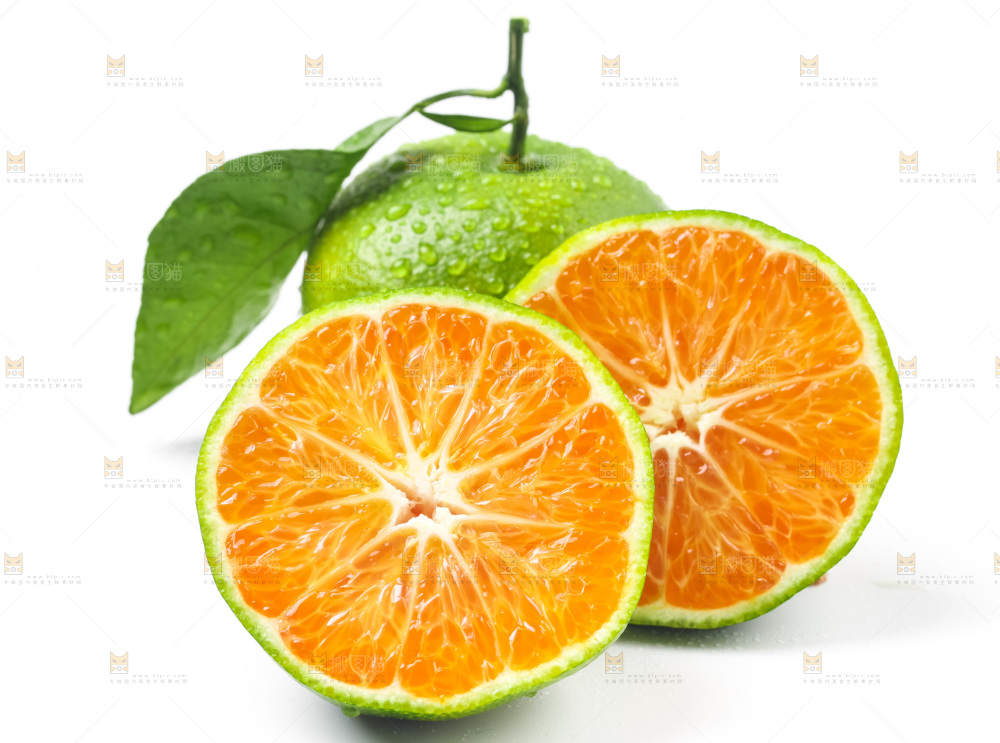 白底上摆放着青皮蜜橘