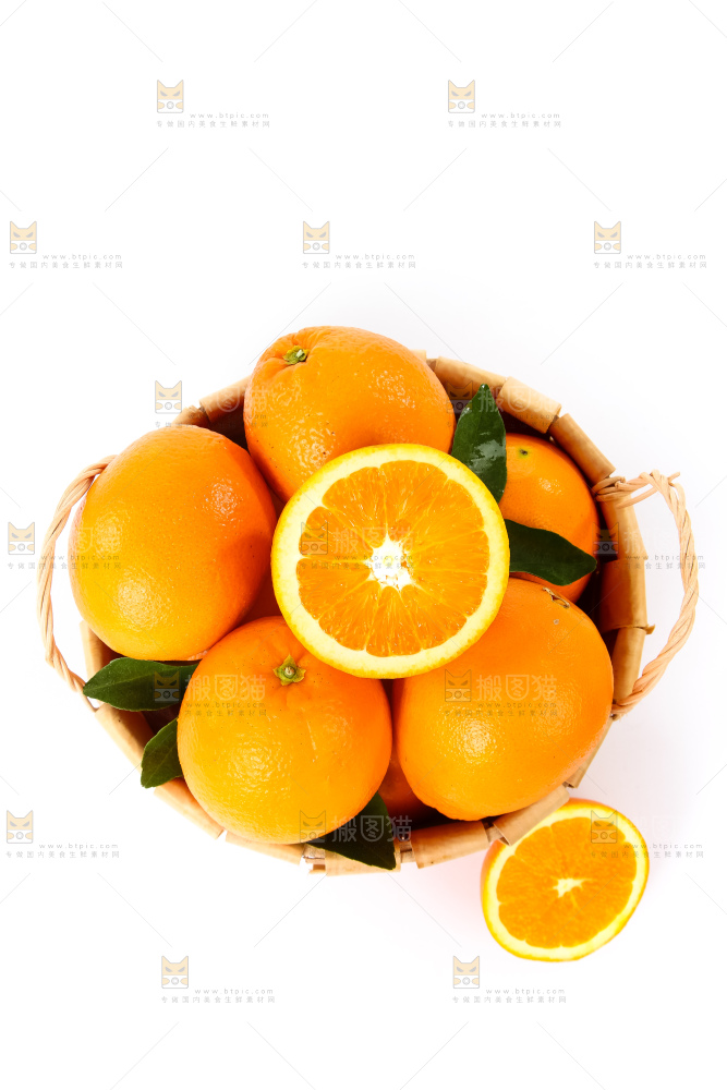 篮子里装着赣南脐橙