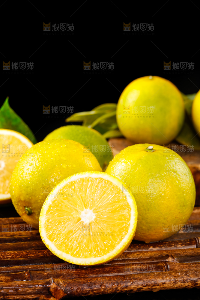 木底上放着云南实建褚橙