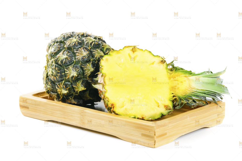 白底上的泰国迷你小菠萝