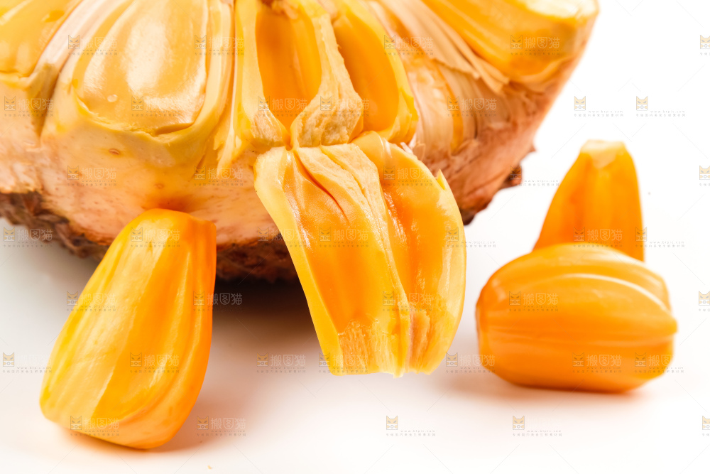白底上放着红心菠萝蜜
